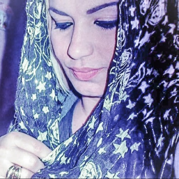 Meet your Posher, Nour - Picture 2 of 2